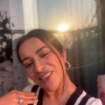 Sara Gurpal Instagram - Thank You for showing all your love to my song, keep making reels using my audio and use the hashtag #1MinMusic