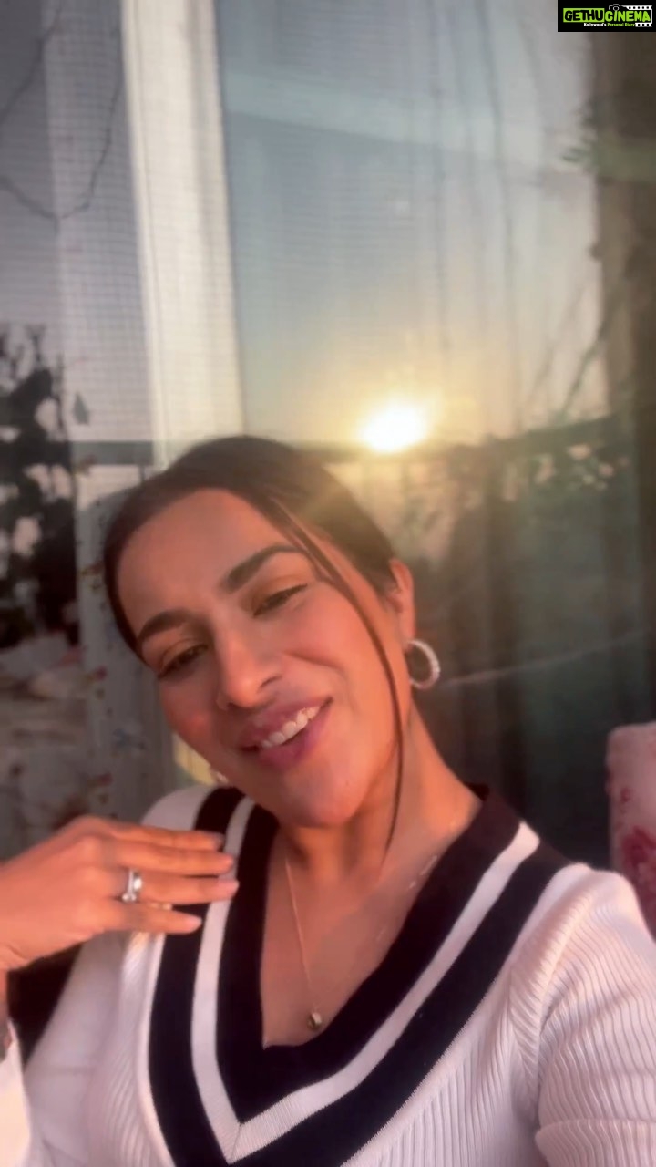 Sara Gurpal Instagram - Thank You for showing all your love to my song, keep making reels using my audio and use the hashtag #1MinMusic