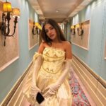 Sara Gurpal Instagram - #Sarakehndi Happy New Year everyone what’s your #NewYearsResolution ? #2023 . . Wearing : @thessarasshop