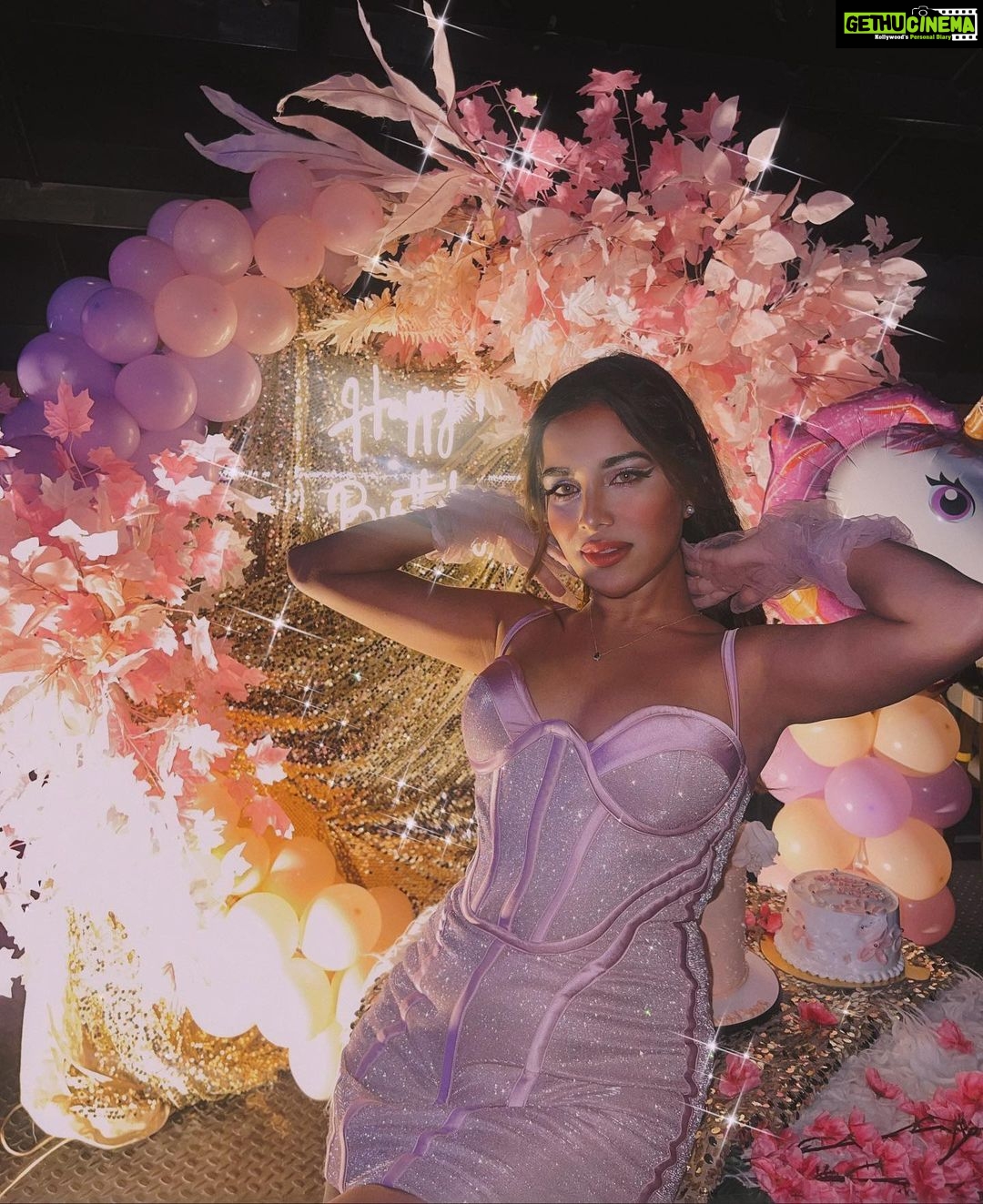 Sara Gurpal Instagram - #SaraKehndi Turned my birthday into a lifestyle! . . . Thanking my team @eypcreations for this birthday party ! Special thanks to @komzae n @iamankitmidha for doing all the special cute things for me ! Thank you š„ . . Thank you everyone for making this day special for me Wearing : @thessarasshop Decor : @theperiwinklestudio Make up : @kritikaaguptaa_ Hair : @offcial.hairstylist_harry Cake : @caked_india Location š @pbbeergardenzirakpur