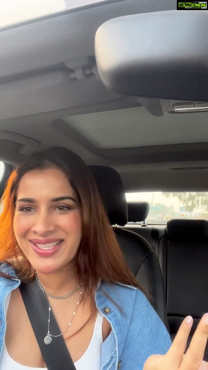 Sara Gurpal Instagram - #SaraKehndi 6 dollar ya 8 dollar phle ye btao !!!!! #elonmusk kyun ???