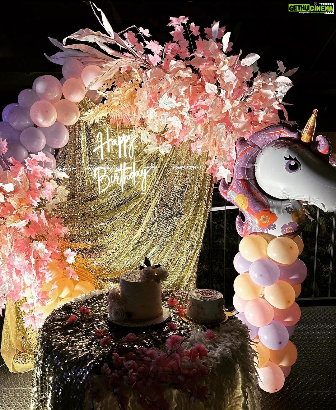 Sara Gurpal Instagram - #SaraKehndi Turned my birthday into a lifestyle! . . . Thanking my team @eypcreations for this birthday party ! Special thanks to @komzae n @iamankitmidha for doing all the special cute things for me ! Thank you š„ . . Thank you everyone for making this day special for me Wearing : @thessarasshop Decor : @theperiwinklestudio Make up : @kritikaaguptaa_ Hair : @offcial.hairstylist_harry Cake : @caked_india Location š @pbbeergardenzirakpur