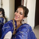Sara Gurpal Instagram – #SaraKehndi ज़िन्दगी ख़ूबसूरत स
अर मैं भी😌
.
.
.
Wearing @thessarasshop 🧚‍♀️