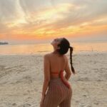 Sara Gurpal Instagram - #SaraKehndi #Beaches or mountains ??