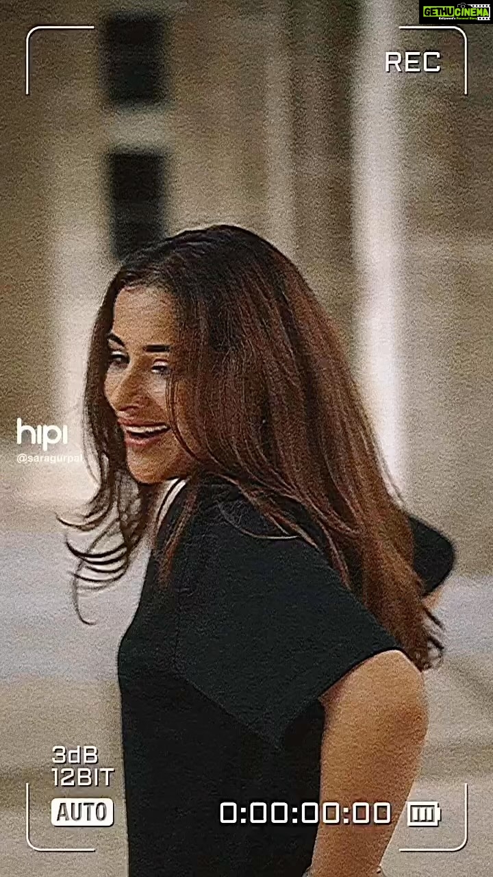 Sara Gurpal Instagram - This song is LIT💫💫💫🫶🏼 . . . Follow me on @hipiofficialapp and enjoy rest of day watching me there haha ! Thank you and grateful to have you all in my life ..xoxo #saragurpal#sarakehndi#saraonhipi#trendingonhipi#hipittending#trending#viral#hipistar#hipikromorekro