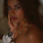 Sara Gurpal Instagram - #Sarakehndi start your day with the smile on your face ! ! It will give you strength n to others too 🫶🏼