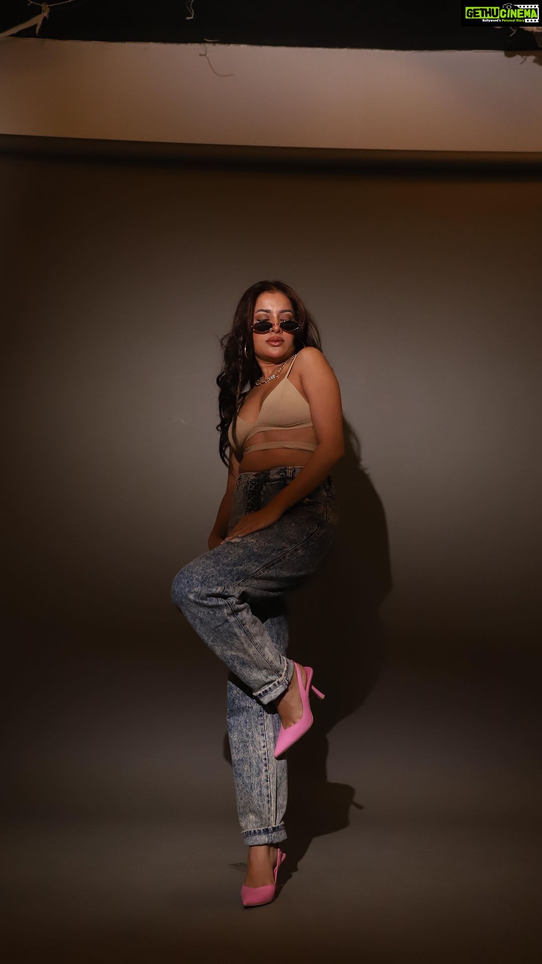 Sara Gurpal Instagram - #Sarakehndi Be yourself; everyone else is already taken. . . . . Follow me on @hipiofficialap #hipikaromorekaro#saragurpal#sarains#saraonhipi#trendingOnHipi#HipiStar