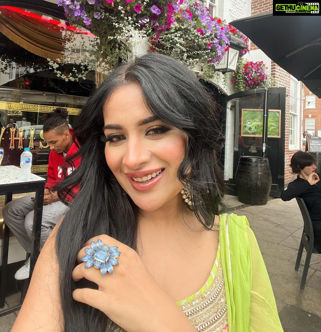 Sara Gurpal Instagram - What a day 🧚🏾♂️ Brighton