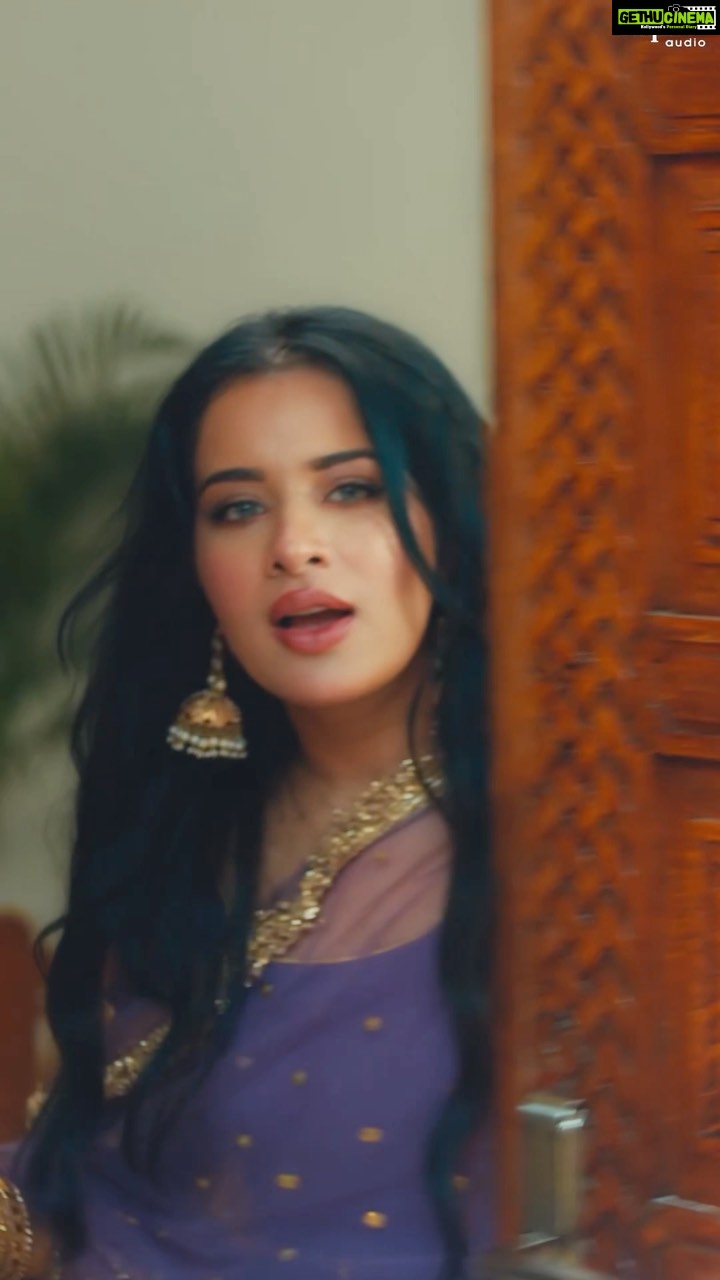 Sara Gurpal Instagram - #Bhaiya . . Singer / Lyrics - @swastimehulmusic Music - @goldboypro Video - @team_allgood Director - @director_ricky @directorshekharsalaria Project by - @pridemusicfactor