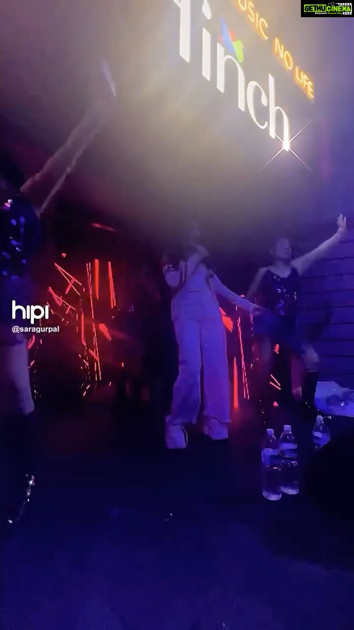 Sara Gurpal Instagram - POV : you are at my show ! Follow me on @hipiofficialapp 🥰♥️ . . . #sarakehndi#hipikromorekro#saragurpal#saraonhipi#sara#hipistar#trendingonhipi