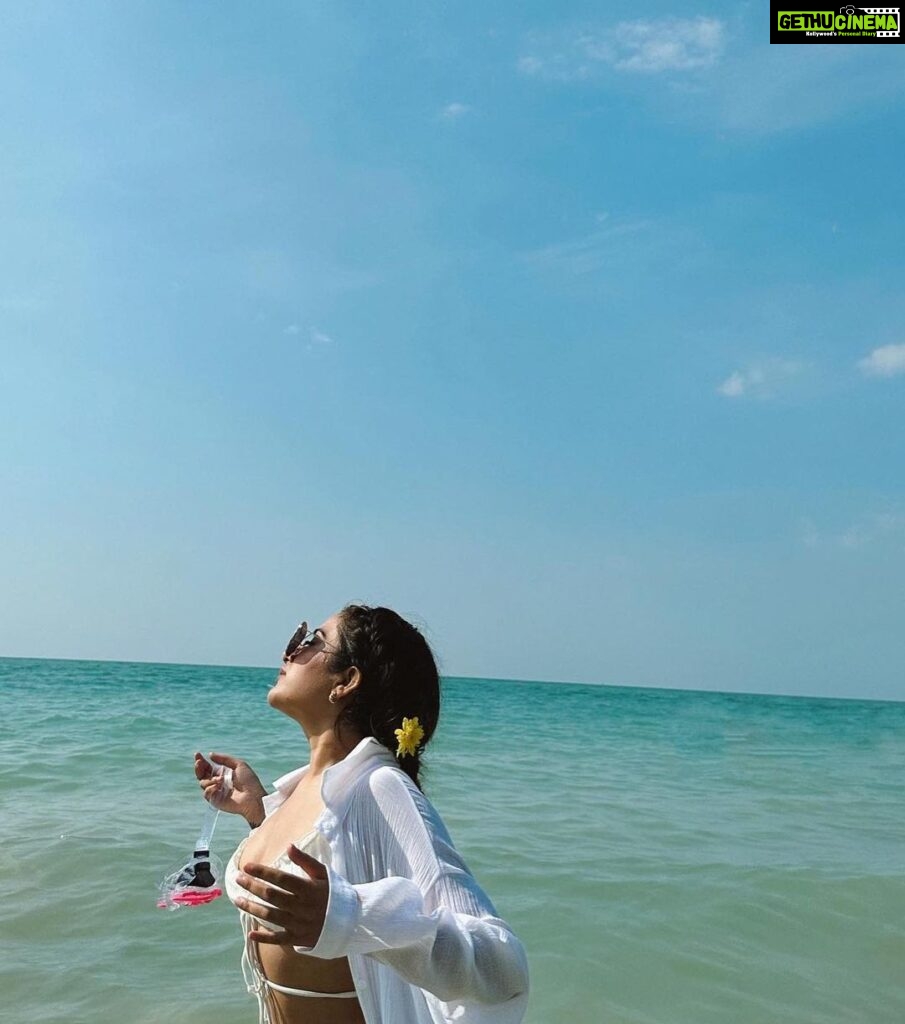 Sara Gurpal Instagram - #throwbackthursday Story of A Day🏝️🥹🤍