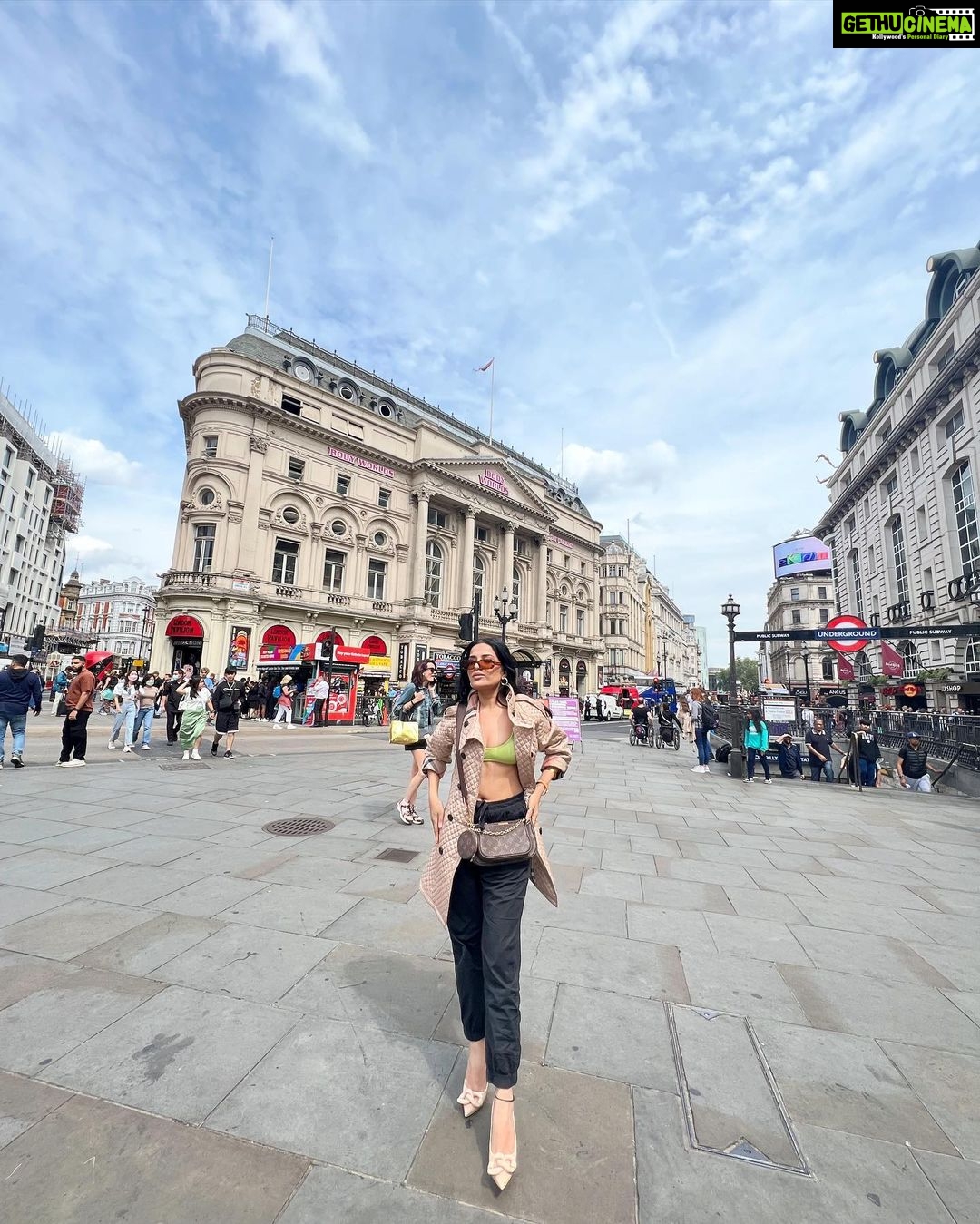 Sara Gurpal Instagram - #Sarakehndi Mentally at the beach London, United Kingdom