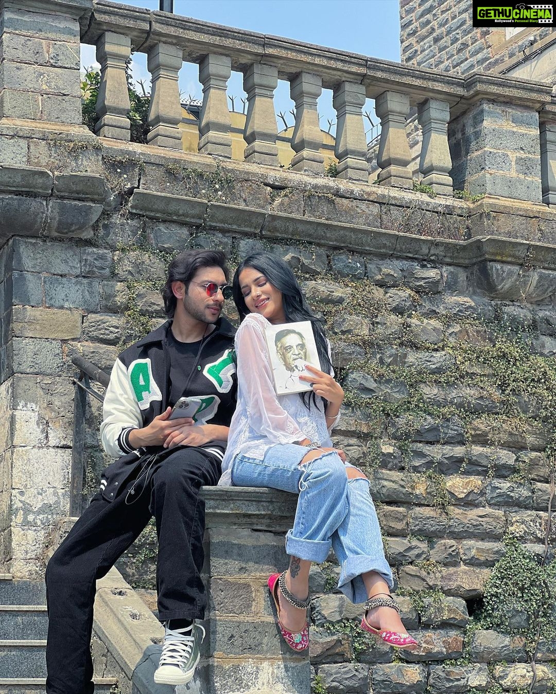 Sara Gurpal Instagram - Oh Ghalib nu enna ku jyada pasand kar dia, ehi ta gall saddey dova ch kandh kar diaππβ€οΈβπ₯ #Shayar releasing tomorrow 6pmβ€οΈβπ₯ Nervous & excited π€π€²π» @saragurpals @onestepmusic_