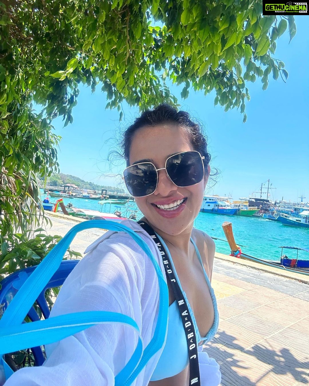 Sara Gurpal Instagram - Being grateful for everything happening to me right now !