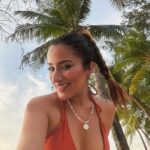 Sara Gurpal Instagram - #SaraKehndi #Beaches or mountains ??