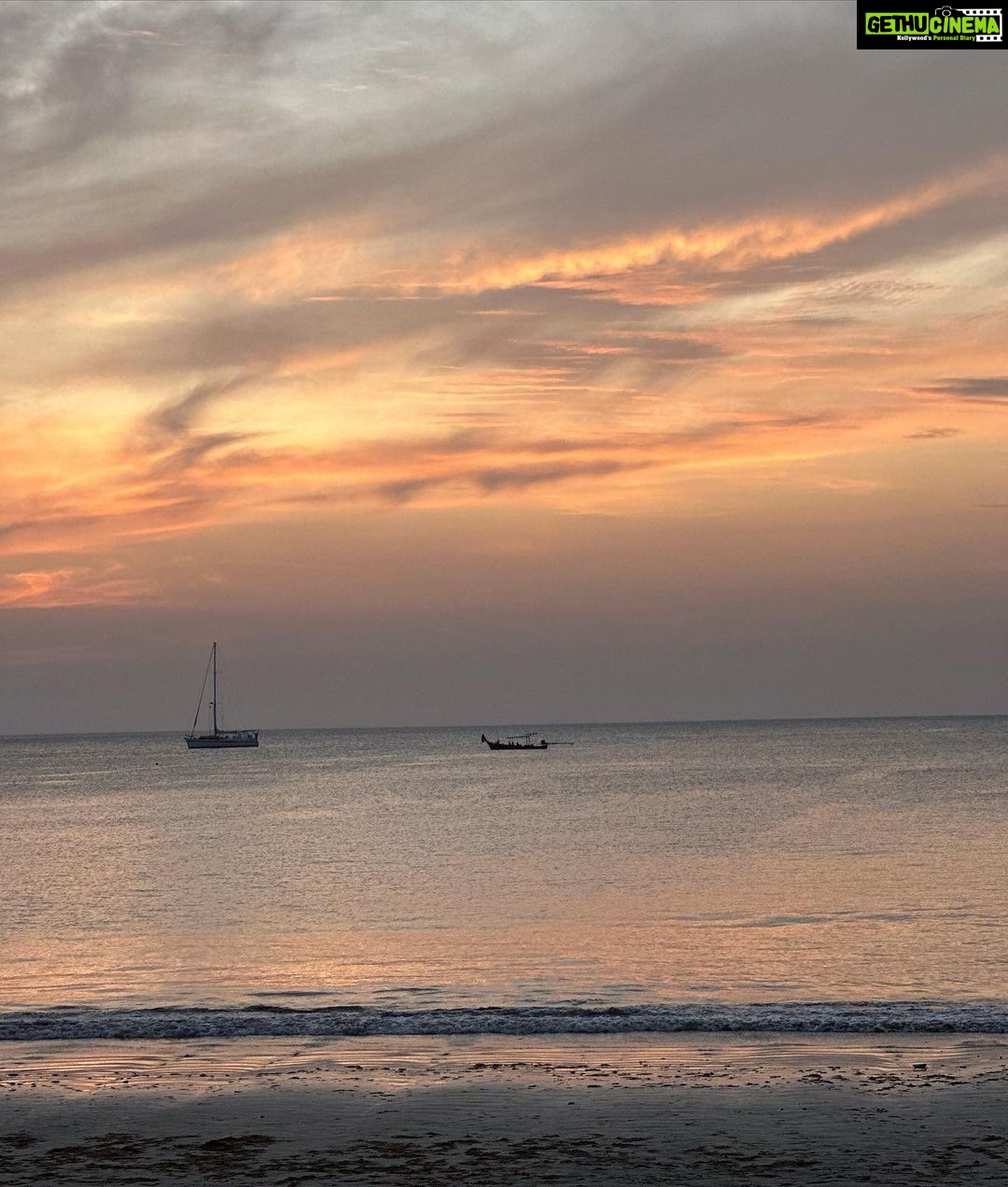 Sara Gurpal Instagram - #SaraKehndi #Beaches or mountains ??