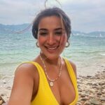 Sara Gurpal Instagram - #SaraKehndi Straight from 🏝️