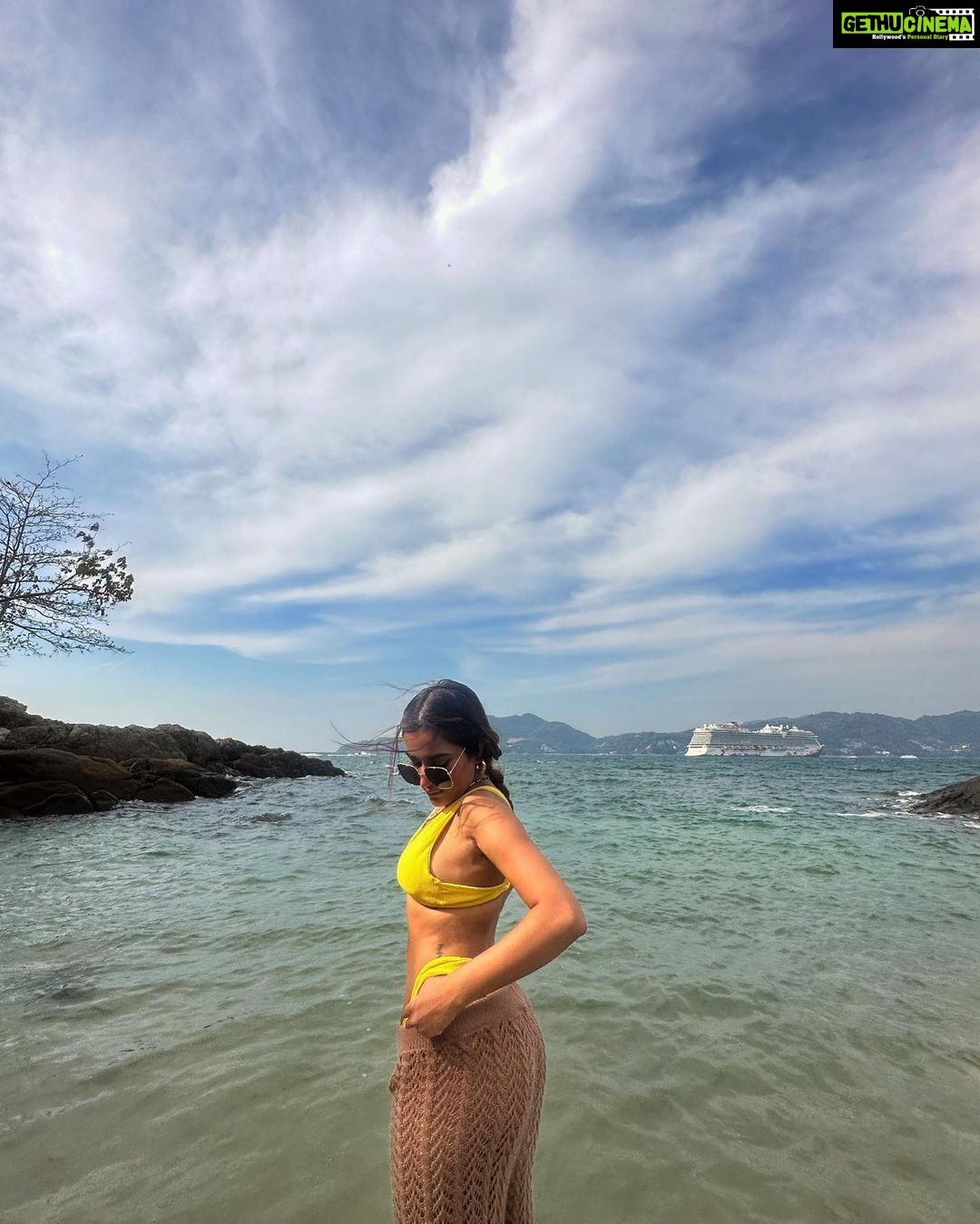 Sara Gurpal Instagram - #SaraKehndi Straight from 🏝️