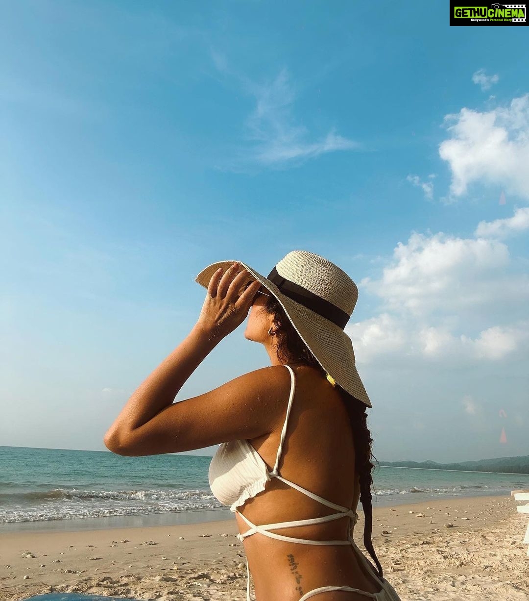 Sara Gurpal Instagram - #throwbackthursday Story of A Day🏝️🥹🤍