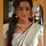 Sargun Kaur Luthra Instagram – Adhoori thi zara si, main poori ho rahi hoon
Teri saadgi mein hoke choor 🎶🎶

Hair @vermaa.babitaa 
Makeup @udaysawant21 
Styling @tripzarora 
📸 @rahul___1197 Mumbai, Maharashtra