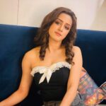 Sargun Kaur Luthra Instagram – Durr jo hai khade
Unhe bhi ye humari zindagi
Yoon titliyon si choti-choti si lage
Hai kitni badi nahi jaante 🦋🦋 Mumbai, Maharashtra