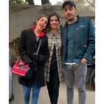 Sargun Kaur Luthra Instagram - Staying in touch with your loved ones should be your number one priority and it's time to make some plans with them! Do watch the film #Goodbye with your family because I’m definitely watching it with mine ☺️ PS - Ticket prices are just Rs 150 on Friday! I nominate @harman_luthra @mk_luthra.pvtt and @harsheen_25.10 @karankaushalsharma to upload your family photos. #FamilyHaiTohSabKuchHai #GoodbyeOnOct7 @amitabhbachchan @rashmika_mandanna @neena_gupta @ektarkapoor @balajimotionpictures #GoodCo