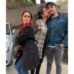 Sargun Kaur Luthra Instagram - Staying in touch with your loved ones should be your number one priority and it's time to make some plans with them! Do watch the film #Goodbye with your family because I’m definitely watching it with mine ☺️ PS - Ticket prices are just Rs 150 on Friday! I nominate @harman_luthra @mk_luthra.pvtt and @harsheen_25.10 @karankaushalsharma to upload your family photos. #FamilyHaiTohSabKuchHai #GoodbyeOnOct7 @amitabhbachchan @rashmika_mandanna @neena_gupta @ektarkapoor @balajimotionpictures #GoodCo