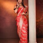 Sargun Kaur Luthra Instagram - NAVRATRI:- DAY 2 featuring @sargun_kaur.luthra as the Modern Indian Goddess where she represents the color RED♥️ . Shoot Concept & Designed By:- @nehaadhvikmahajan @bridalsbynam . 💄MUA , Hair & Styling :- @nehaadhvikmahajan . 🥻Saree :- @kankatala_ . 💍Jewelery :- @pooja_diamond . Makeup :- @maybelline . Managed By :- @allboutcommunication . 🎥:- @abhay_r_kirti #sargunkaurluthra #makeup #ootd #nehaadhvikmahajan #makeupbyme💄 #nammakeovers #bride #to #be #bridal #look #bridalmakeupartist #destinationweddingmakeupartist #weddingmakeup #hair #hairstyling #nammakeovers #bollywood #television #makeupartist #mumbai #traveller #all #over #the #globe