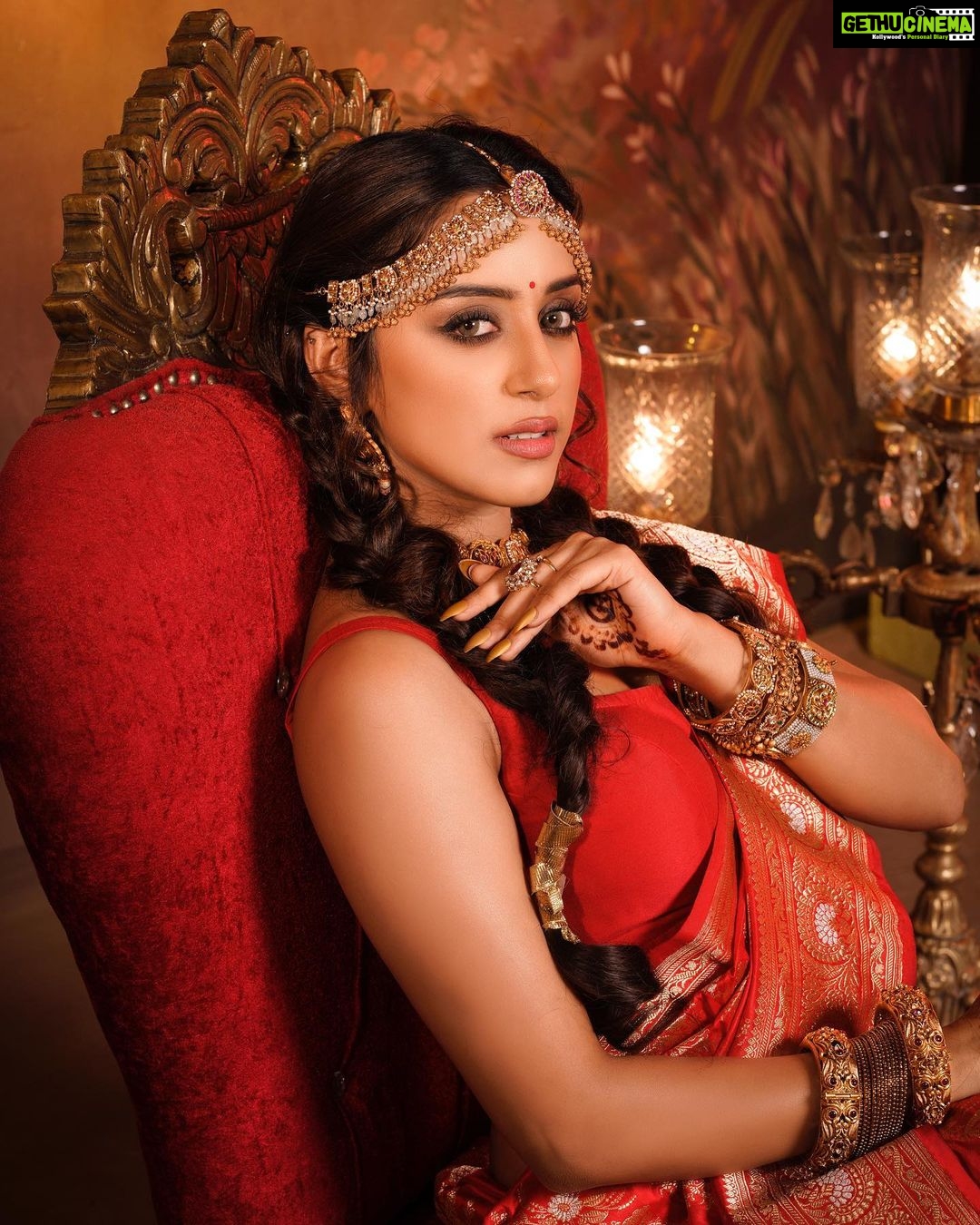Sargun Kaur Luthra Instagram - NAVRATRI:- DAY 2 featuring @sargun_kaur.luthra as the Modern Indian Goddess where she represents the color RED♥️ . Shoot Concept & Designed By:- @nehaadhvikmahajan @bridalsbynam . 💄MUA , Hair & Styling :- @nehaadhvikmahajan . 🥻Saree :- @kankatala_ . 💍Jewelery :- @pooja_diamond . Makeup :- @maybelline . Managed By :- @allboutcommunication . 🎥:- @abhay_r_kirti #sargunkaurluthra #makeup #ootd #nehaadhvikmahajan #makeupbyme💄 #nammakeovers #bride #to #be #bridal #look #bridalmakeupartist #destinationweddingmakeupartist #weddingmakeup #hair #hairstyling #nammakeovers #bollywood #television #makeupartist #mumbai #traveller #all #over #the #globe