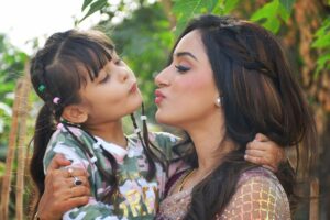 Sargun Kaur Luthra Instagram - Like mother like daughter 
#weirdos