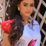 Sargun Kaur Luthra Instagram - #photodump 📸 @rahul___1197 #preesha #yhc #rusha #skl #sargunkaurluthra #trendingreels #trending #trendingsongs Mumbai, Maharashtra