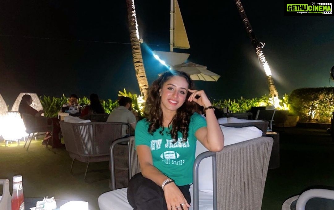 Sargun Kaur Luthra Instagram - Tumsa na koi hai Na koi hoga yaha ππΆπΆπ¦ Khana pina
