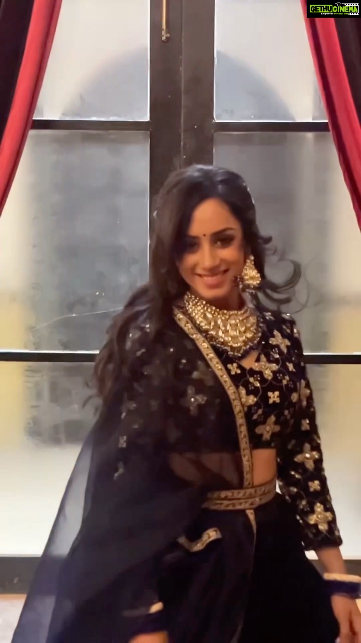 Sargun Kaur Luthra Instagram - 🤭🤭 #trending #reels #reelsinstagram #reelsvideo 😵💫 Mumbai, Maharashtra