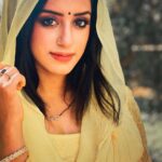 Sargun Kaur Luthra Instagram – I choose to love you in silence…
For in silence I find no rejection,

I choose to love you in loneliness.
For in loneliness no one owns you but
me,

I choose to adore you from a distance.
For distance will shield me from pain,

I choose to kiss you in the wind.
For the wind is gentler than my lips,

I choose to hold you in my dreams.
For in my dreams, you have no end.
-rumi
📸 @jitendramaurya35 Mumbai, Maharashtra