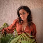 Sargun Kaur Luthra Instagram – Wise men say
Only fools rush in
But I can’t help falling in love with you🎶🎶