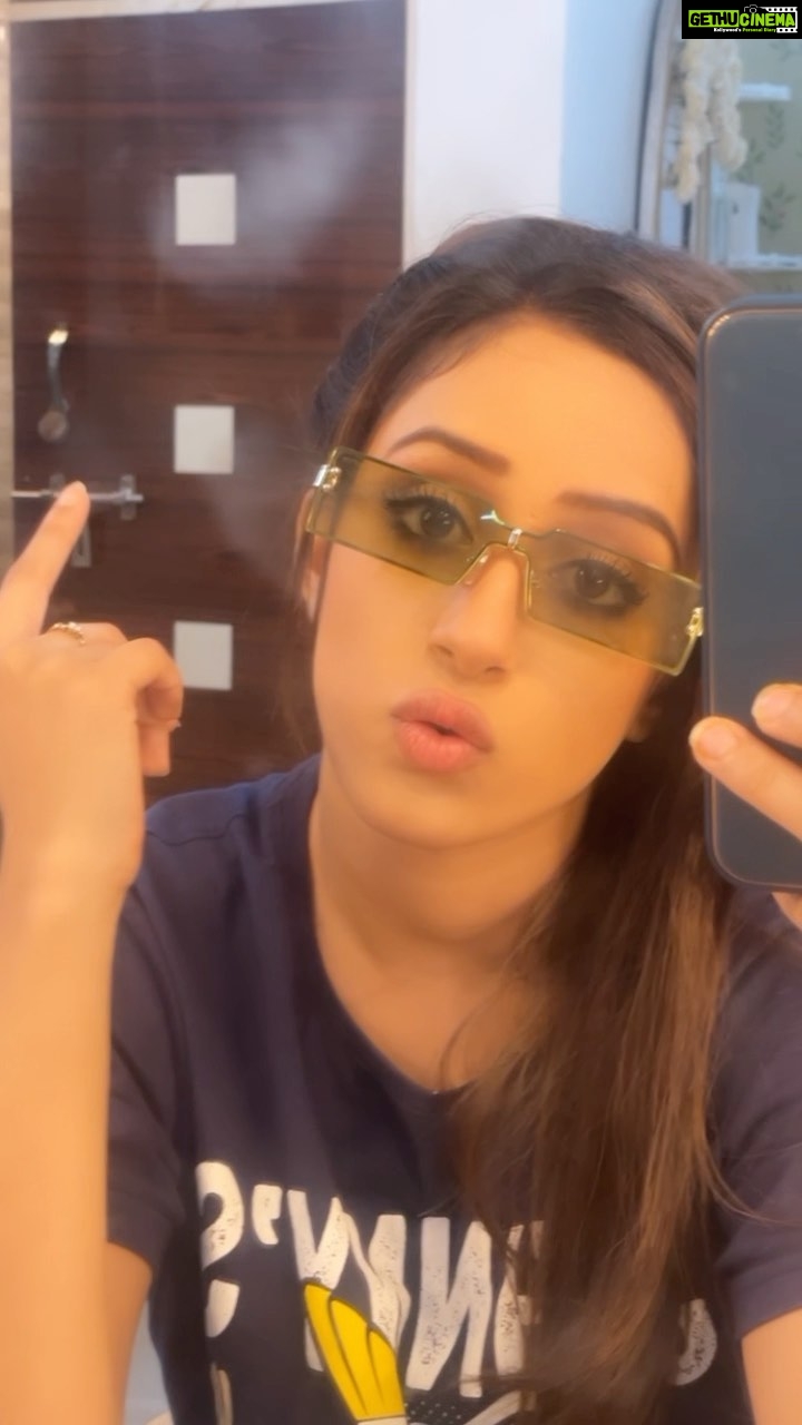 Sargun Kaur Luthra Instagram - 🥳🥳 #throwback #foundinmydrafts #velli #trendingreels #trendingsongs