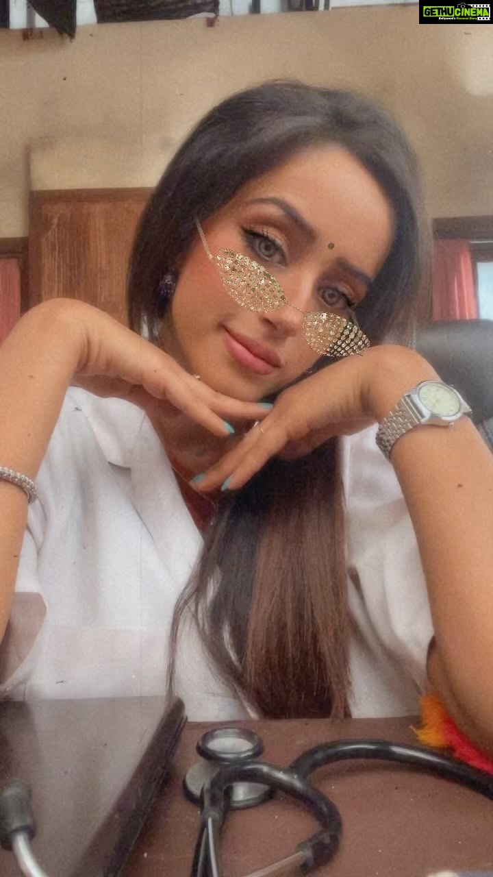 Sargun Kaur Luthra Instagram - Over acting ke 50 rs kaat 😂 #imthedrama #reels #trending Mumbai, Maharashtra