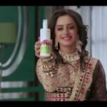 Sargun Kaur Luthra Instagram - In love with this all natural Onion Hair Oil from @mamaearth.in It's part of my daily hair care regimen to improve my hair health, naturally! #MamaearthOnionOil #GoodnessInside #NoToxins #preesha #skl #sargunkaurluthra