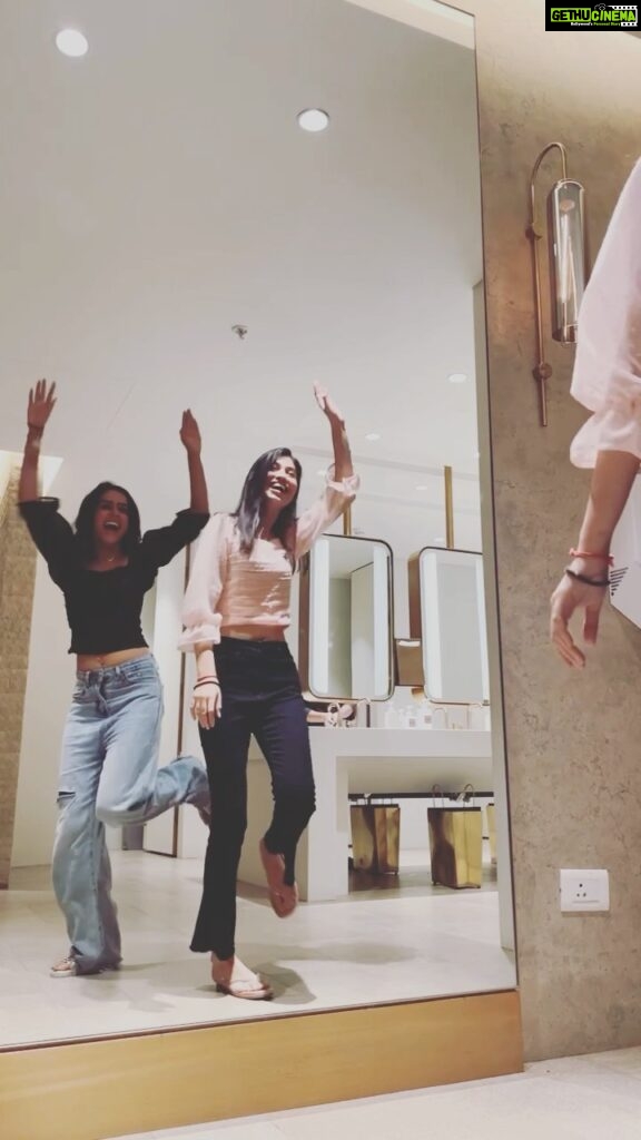 Sargun Kaur Luthra Instagram - Can you dance in a mall’s washroom and make a fool out of yourself n still couldn’t care less because you know no one can fu*k your happiness 😁😁 @crown_girl_dimpi #bijlibijli #dance #happy
