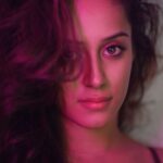 Sargun Kaur Luthra Instagram - Apne kirdaar par Daal kar parda, Har shakhs keh raha hai Zamana kharaab hai. . . .#shayari #captionchor #pinterest #portraitphotography #❤️ सपनो की नगरी मुम्बई में