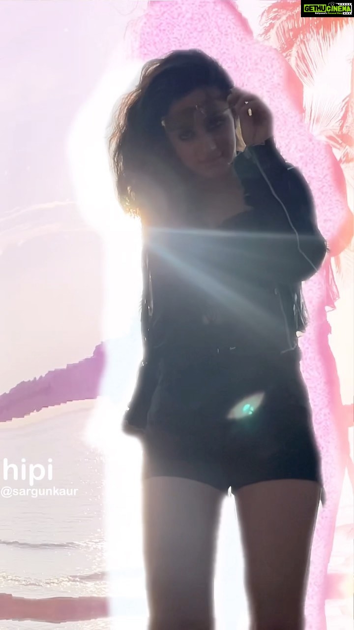 Sargun Kaur Luthra Instagram - You ain’t nothin’ but a ✨✨ #hipi #skl #sargunkaurluthra #trend Matlabi Duniya