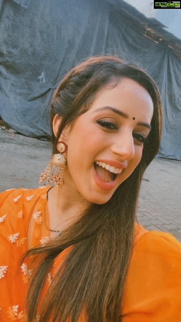 Sargun Kaur Luthra Instagram - Meeπππ¦π¦ Dard hi Dard hai sine me
