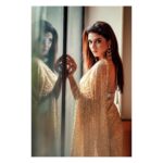 Sauraseni Maitra Instagram - ✨✨✨ 📸 @siladitya_dutta Makeup by @abhijitpl2 Styled by @bombaebyaisha