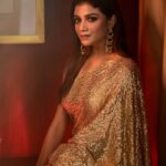 Sauraseni Maitra Instagram - ✨✨✨ #reels #reeloftheday #instareels #gold #sareelove #sareenotsorry #ethnicwear #retro