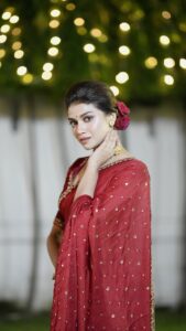 Sauraseni Maitra Instagram - 🌹🌹 #indianwedding #bengaliwedding #bigfatindianwedding #sareelove #sareenotsorry #ethnicwear #reels #reelsinstagram #reelitfeelit