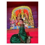 Sauraseni Maitra Instagram - Dugga elo 😍 Mahasasthi’r shubhechha janai shobaike ❣️🙏🏽 #durgapuja #durgaelo #duggadugga #shoshthi #pujovibes
