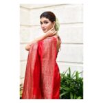 Sauraseni Maitra Instagram - ❤️❣️❤️ Thank you @sahelidasmukherjee @rangoliindia @stylebysumit @kunal_makeup_artist #pujoaschhe #durgapuja #pujocountdown #sareelove #ethnicwear #sareenotsorry