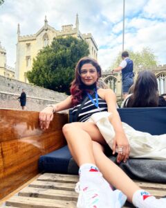 Sauraseni Maitra Instagram - Cambridge ‘22 🌻 #photodump #cambridgeshire #cambridge #weekend #sundaying #travelgram #punting Cambridge, Cambridgeshire