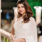 Sauraseni Maitra Instagram - Of more winter weddings ❄️ #weddingseason #white #sareelove #sareenotsorry #friendswedding