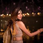 Sauraseni Maitra Instagram - Light check ✅💯✨ #thattimeoftheyear #weddingseason #notyourbride #groomsmaid #friendswedding #shaadiseason #howrahbridge #kolkataskyline